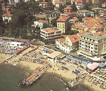 克罗齐迪马耳他酒店 3* 因佩里亚